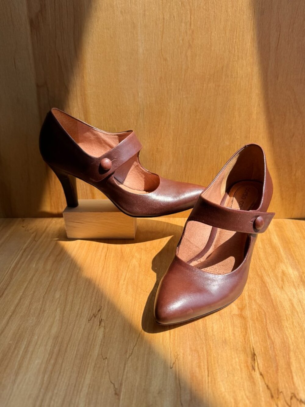 Chocolate Brown Leather Corso Como Heels - Picture 5 of 16